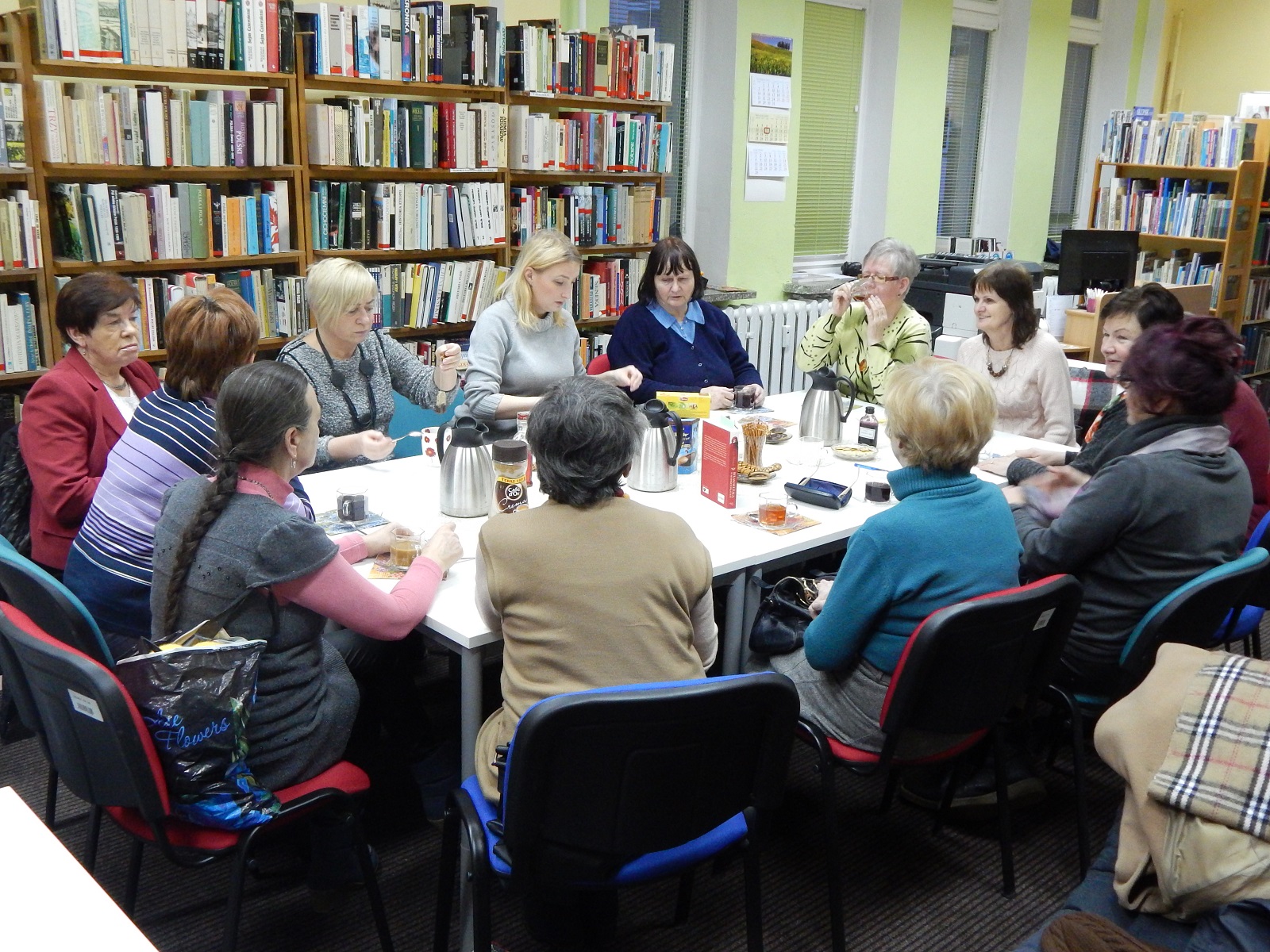 Zdjęcie ze spotkania Dyskusyjnego Klubi Książki dla Dorosłych z 13 stycznia 2016 roku.