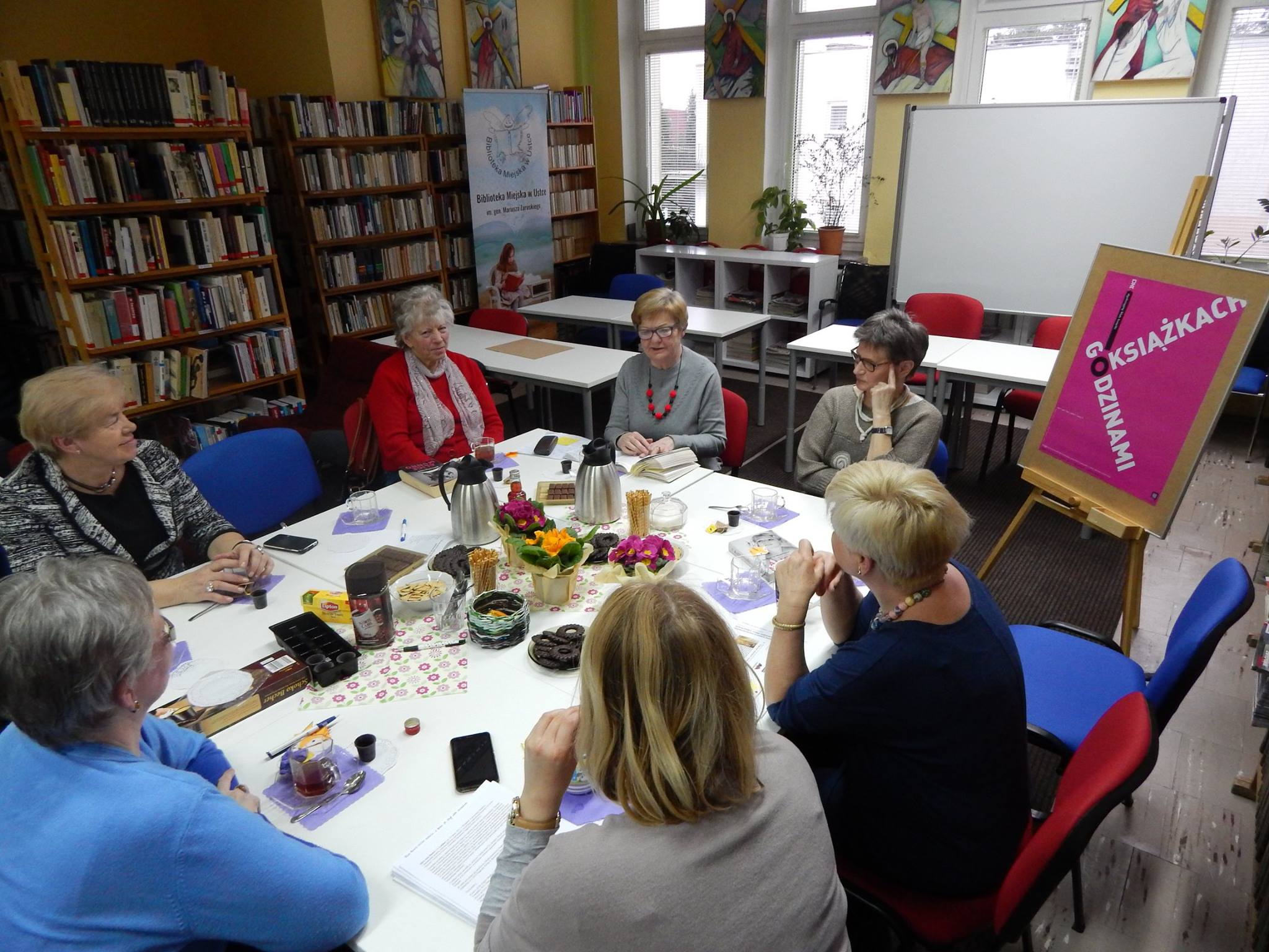Zdjęcie ze spotkania Dyskusyjnego Klubi Książki dla Dorosłych z 8 lutego 2017 roku.
