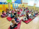 Dzieci z Miejskiego Przedszkola nr 1 na warsztatach o przyrodzie i pogodzie Pogoda dla puchaczy w ramach projektu Biblioteka-Naturalnie!