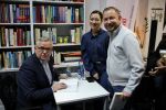 Zdjęcie przedstawiające 3 osoby