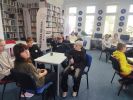 Zdjęcie przedstawiające młodzież na warsztatach w Bibliotece
