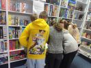 Zdjęcie przedstawiające młodzież na warsztatach w Bibliotece