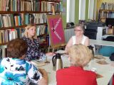 Zdjęcie ze spotkania Dyskusyjnego Klubi Książki dla Dorosłych z 15 czerwca 2016 roku.