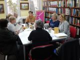Zdjęcie ze spotkania Dyskusyjnego Klubi Książki dla Dorosłych z 8 lutego 2017 roku.