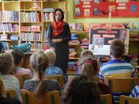 Z Książką Na Walizkach