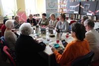 Zdjęcie ze spotkania Dyskusyjnego Klubu Książki dla Dorosłych z 10 stycznia 2018 roku.