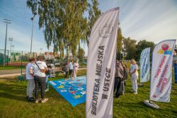 Zdjęcie przedstawia ludzi